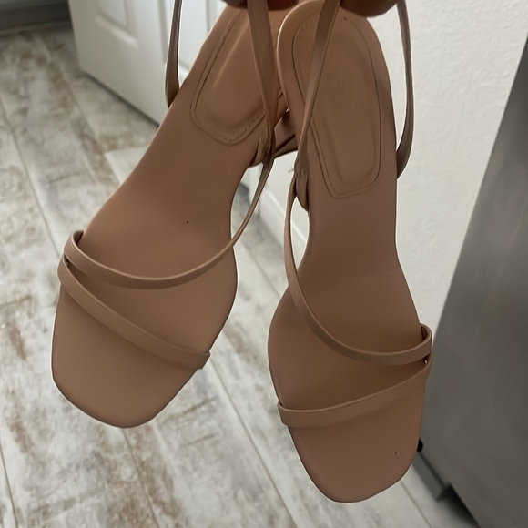 H&M tan heels - Picture 2 of 9